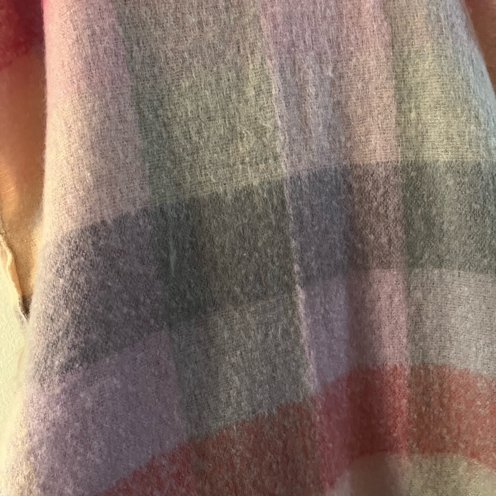 Beautiful Fringed Piece - Picture 11 of 12